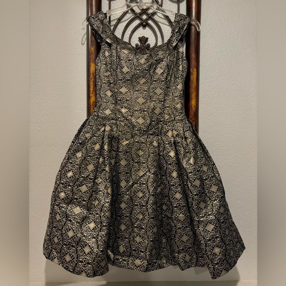Victor Costa for Lord & Taylor black and gold full skirt cocktail dress size SM